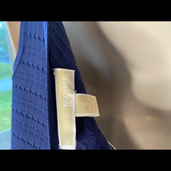 Michael Kors knitted dress. Perfect for fall - Picture 3 of 4